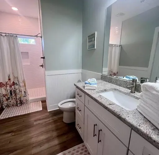 6011 New Listing 1 Minute To 2 Pools