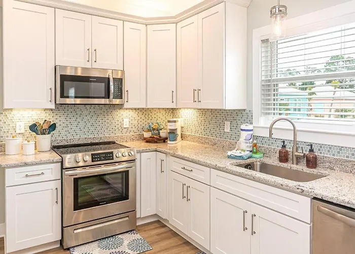 6011 New Listing 1 Minute To 2 Pools Gulf Shores